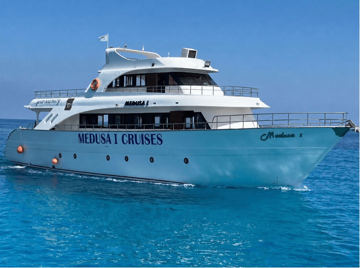 Die Medusa I ohne Gäste auf dem Meer